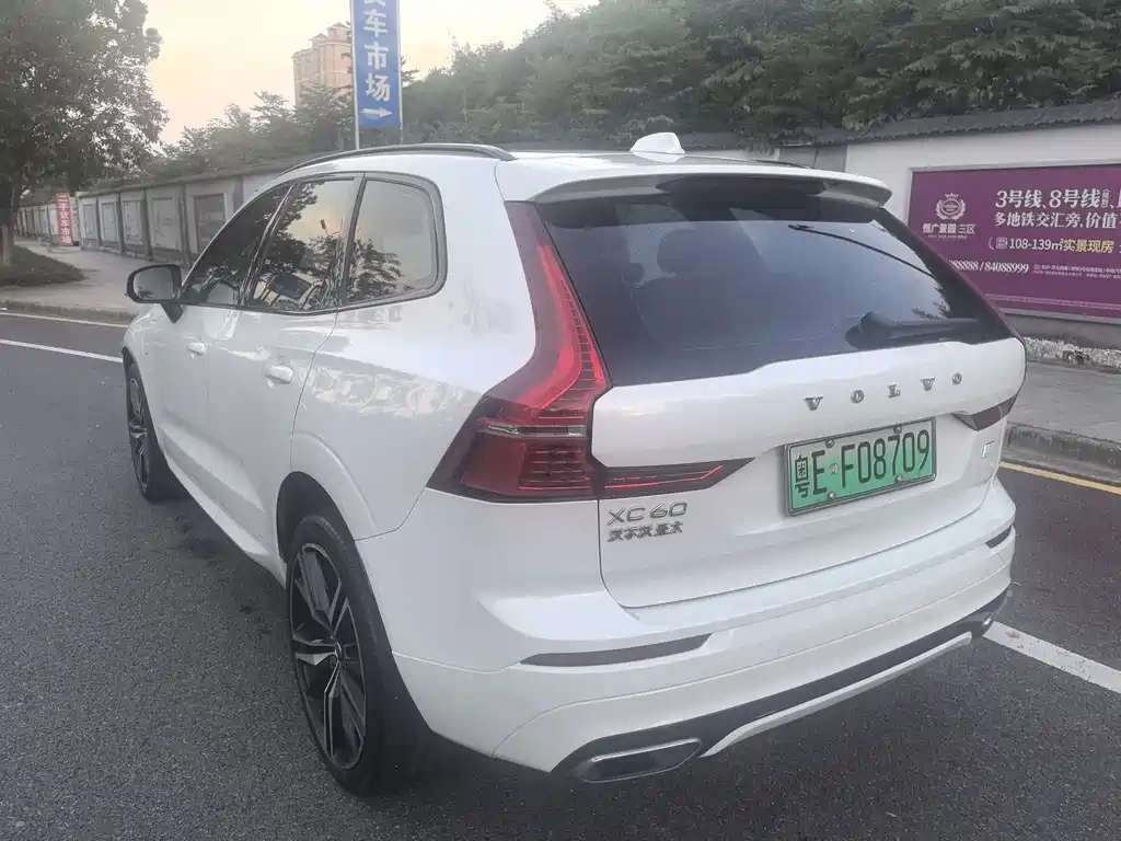 Volvo XC60 PHEV — миниатюра 5