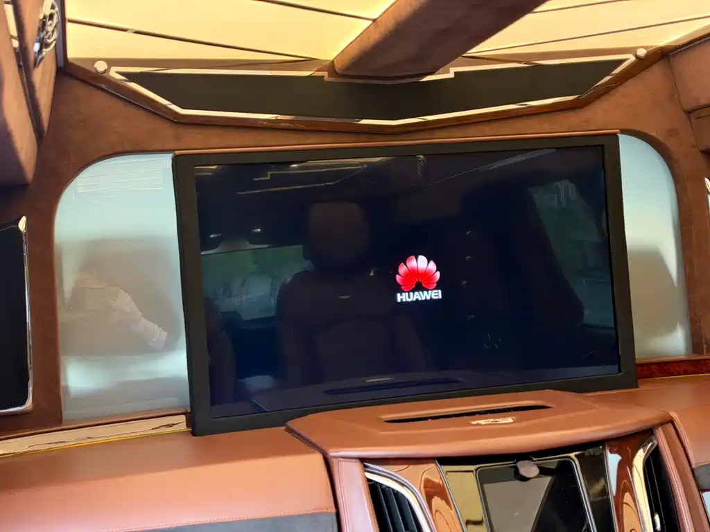 Cadillac Escalade — миниатюра 22