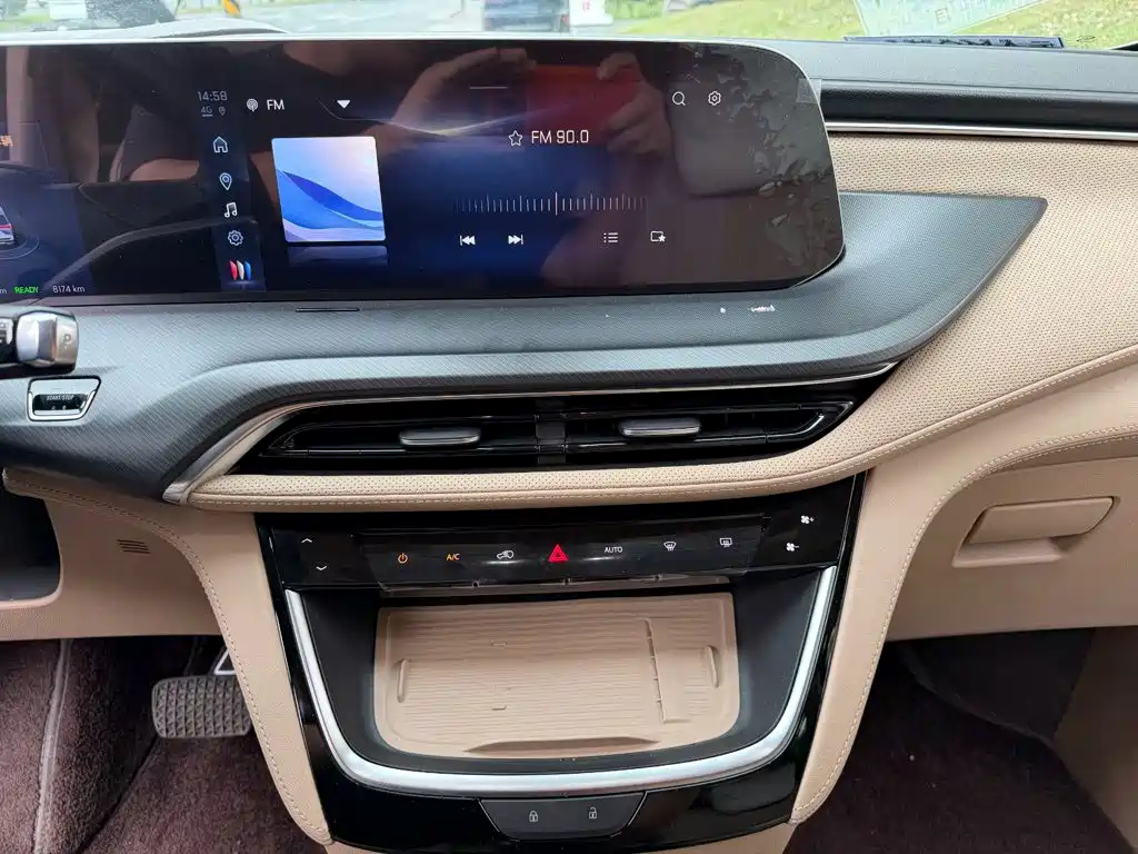 Buick GL8 Hybrid — миниатюра 9