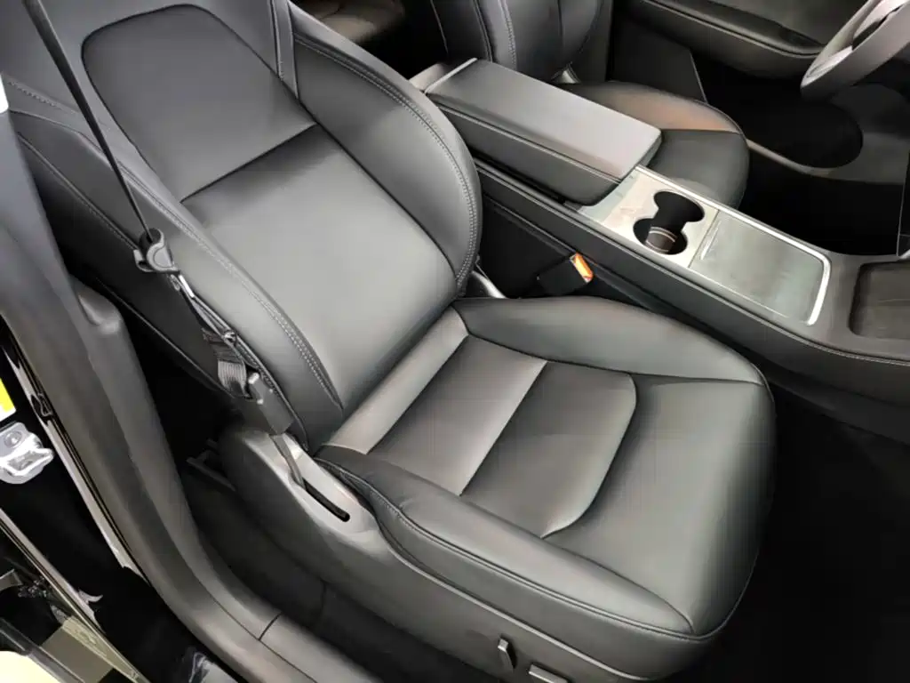 Tesla Model Y — миниатюра 25
