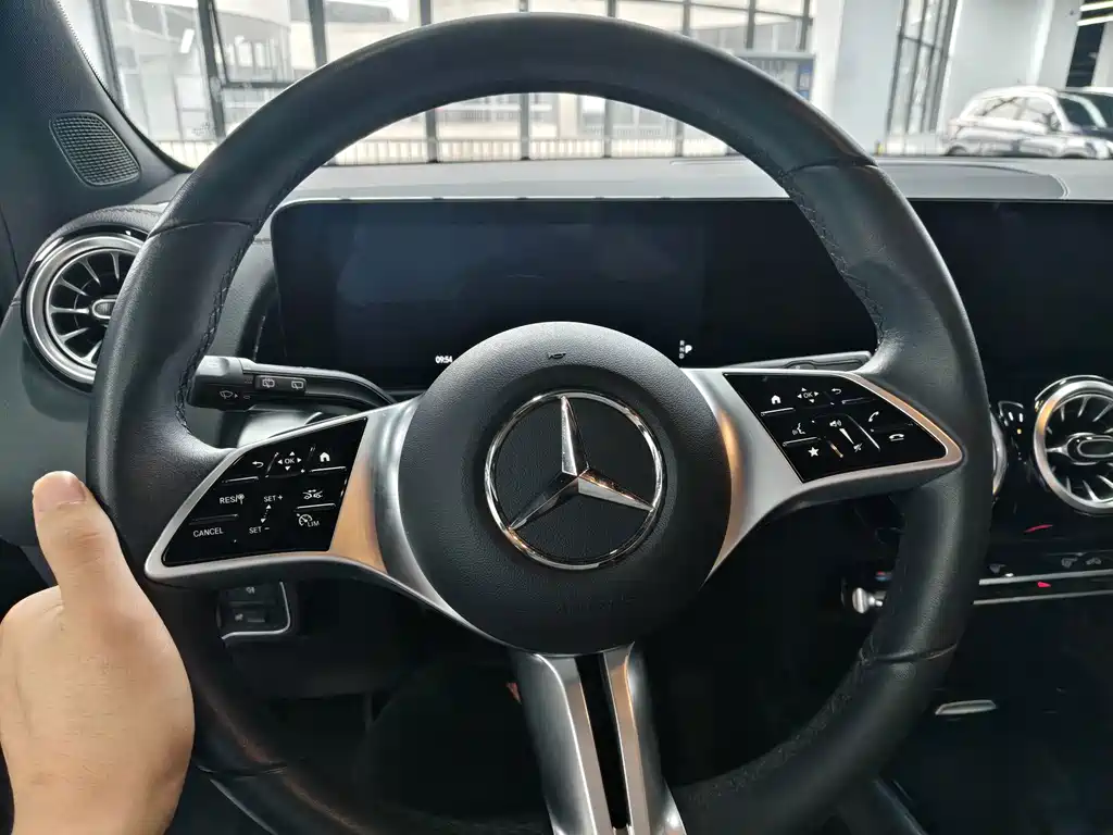 Mercedes-Benz EQB — миниатюра 8