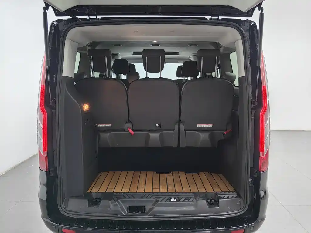 Ford Tourneo — миниатюра 16