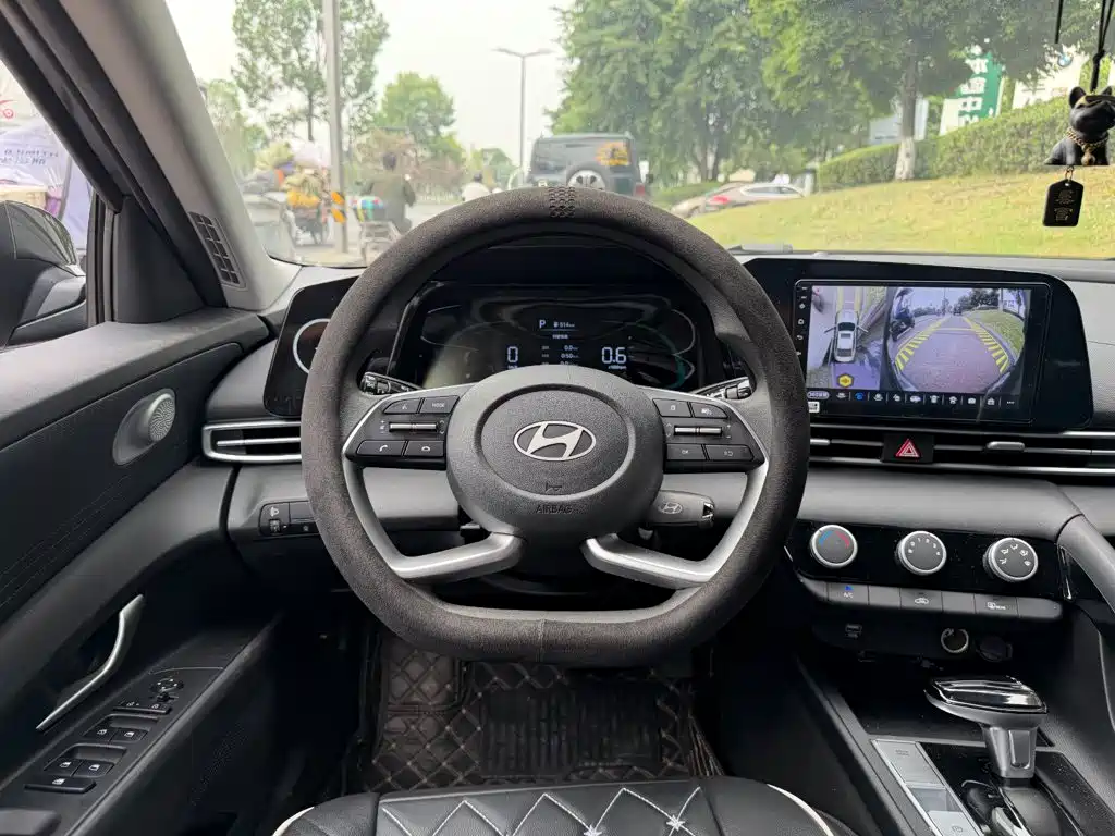 Hyundai Elantra — миниатюра 14