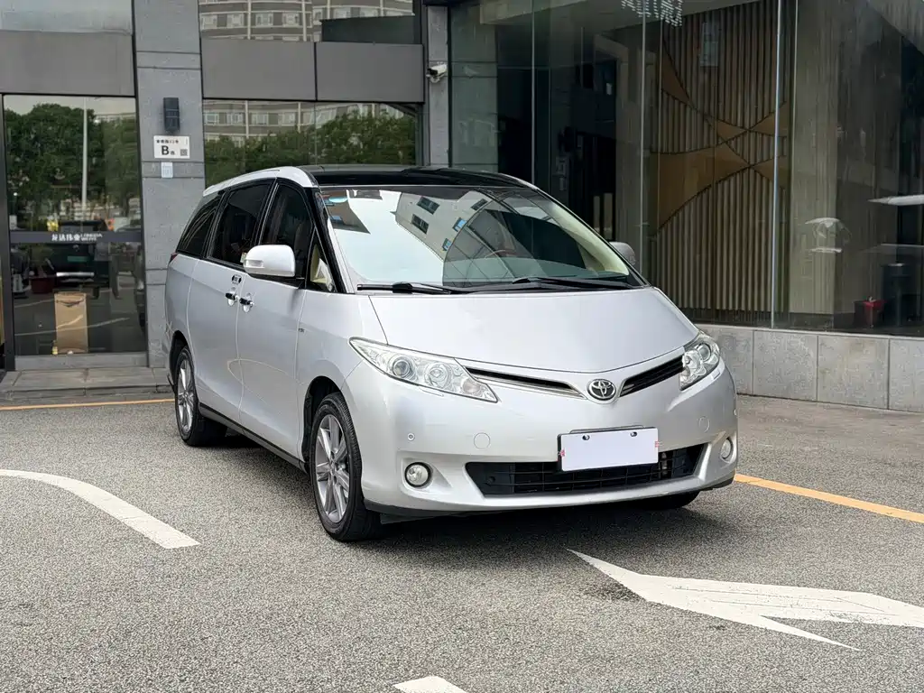 Toyota Previa — миниатюра 3