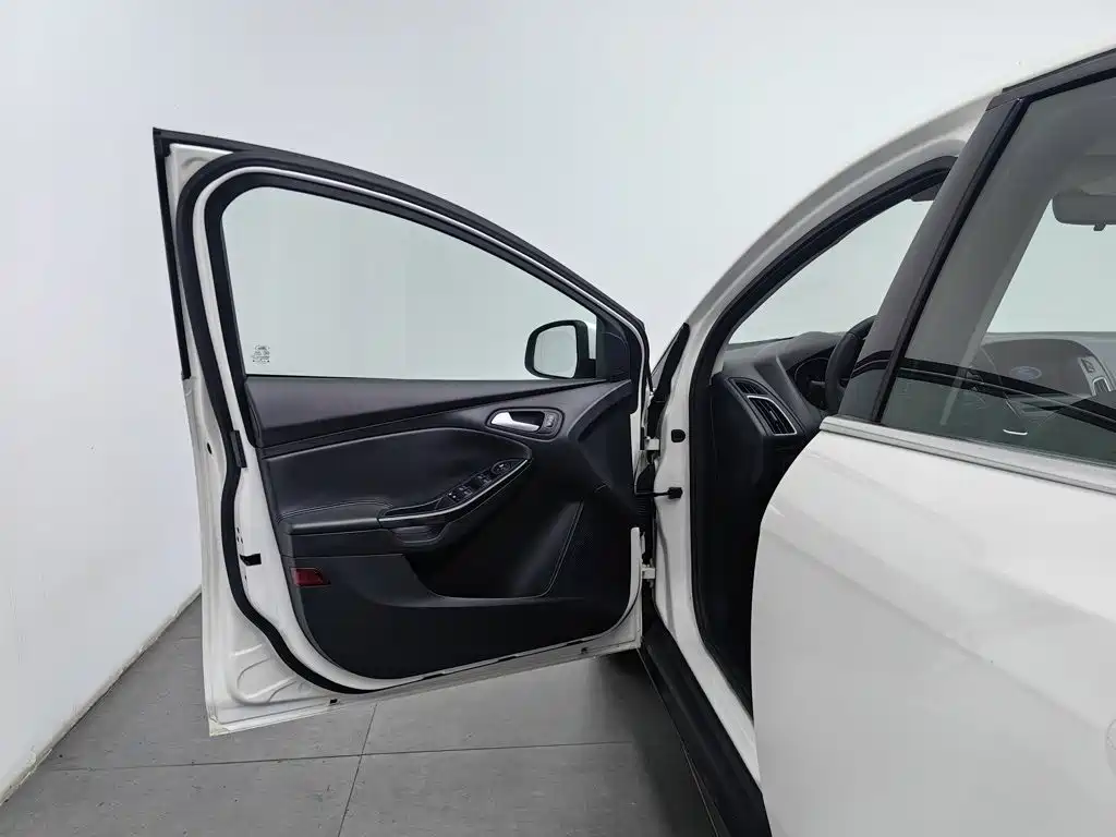 Ford Focus — миниатюра 8