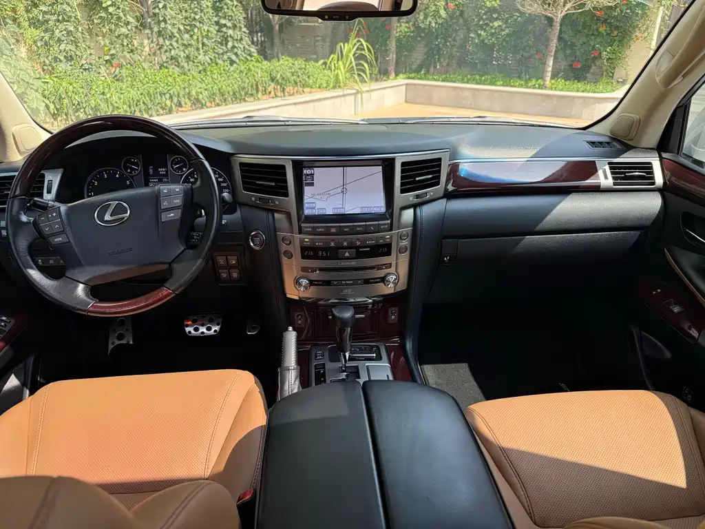 Lexus LX — миниатюра 6