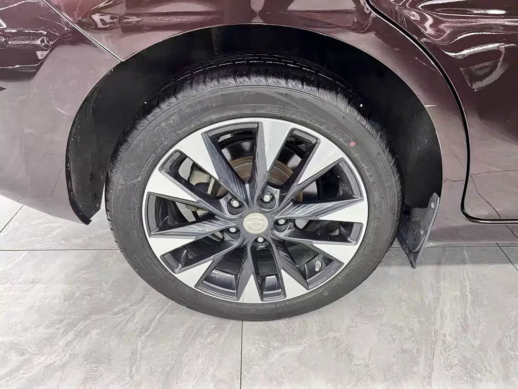 Nissan Tiida — миниатюра 21