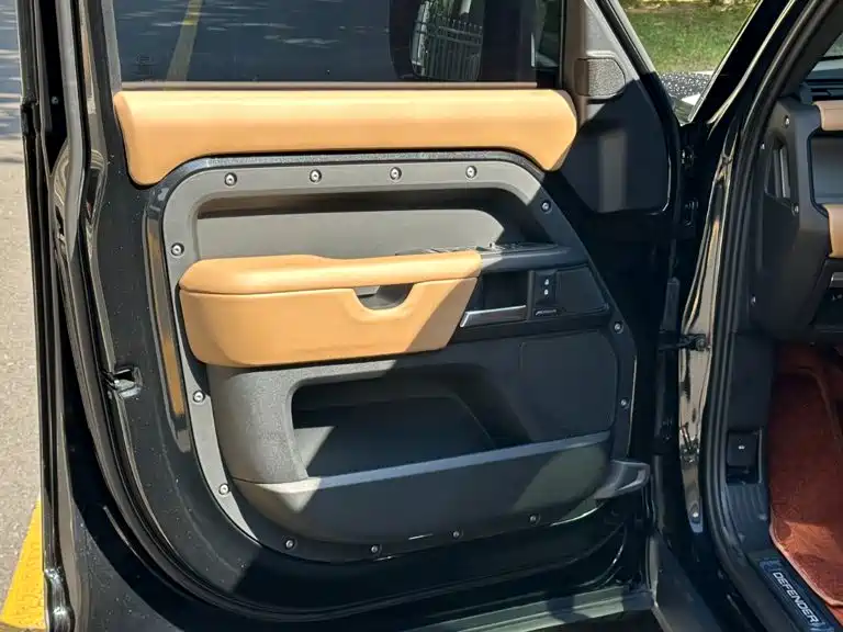 Land Rover Defender — миниатюра 5