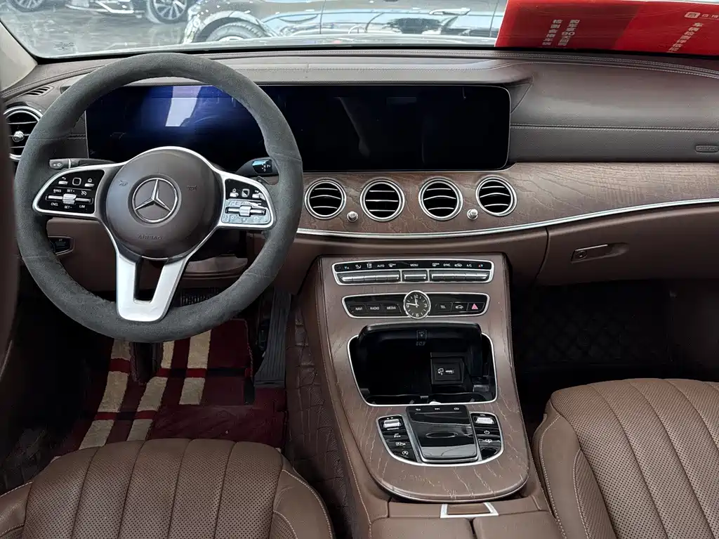 Mercedes-Benz E-Class — миниатюра 6