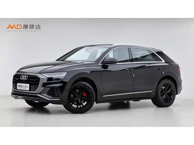 AUDI Q8 2021