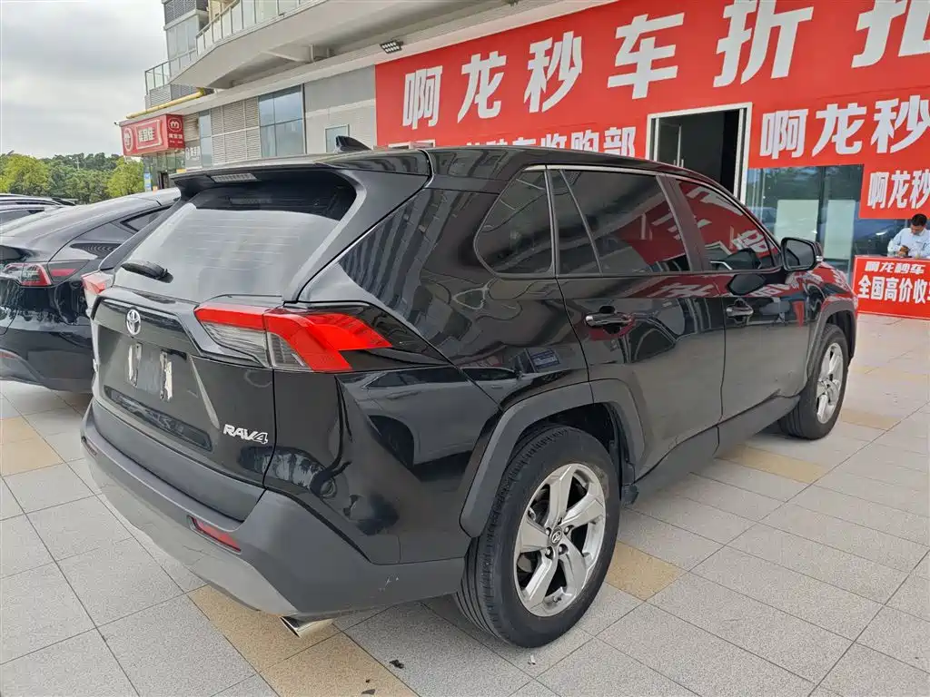Toyota RAV4 — миниатюра 5