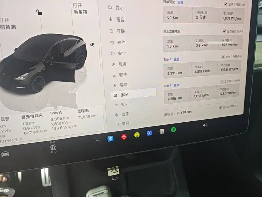 Tesla Model Y — миниатюра 12