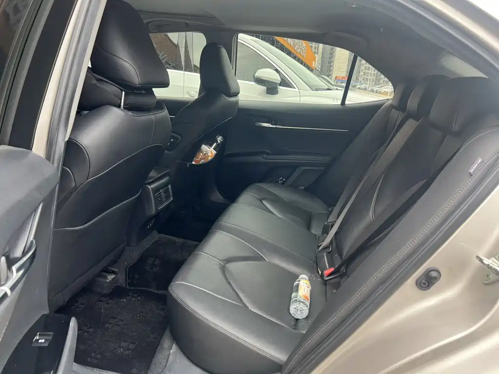 Toyota Camry — миниатюра 5