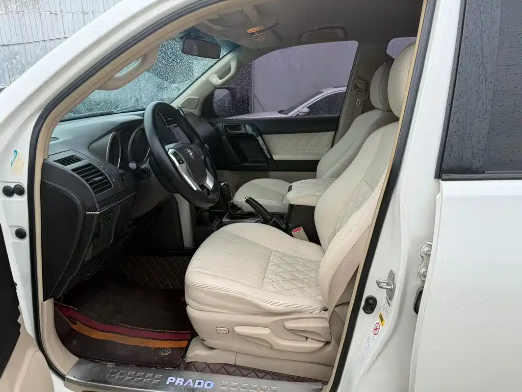 Toyota Land Cruiser Prado 2010 2.7L AT Standard