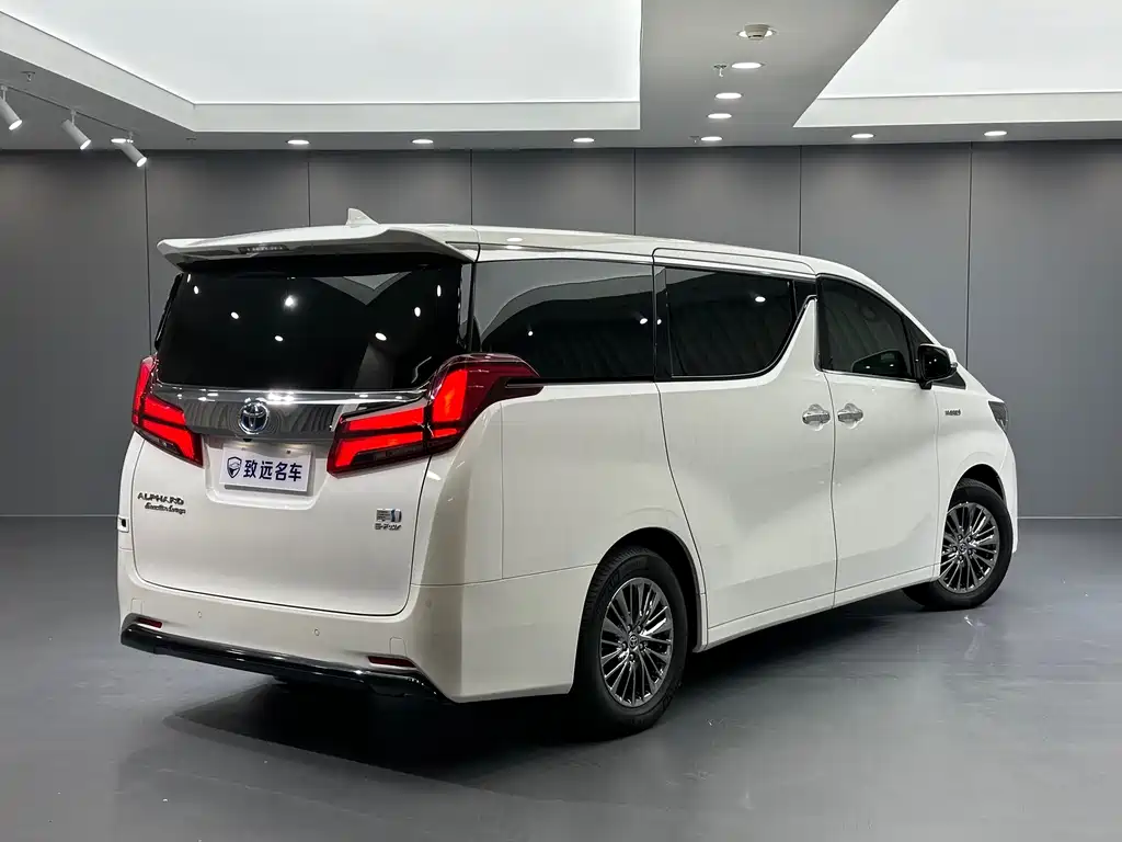 Toyota Alphard — миниатюра 4