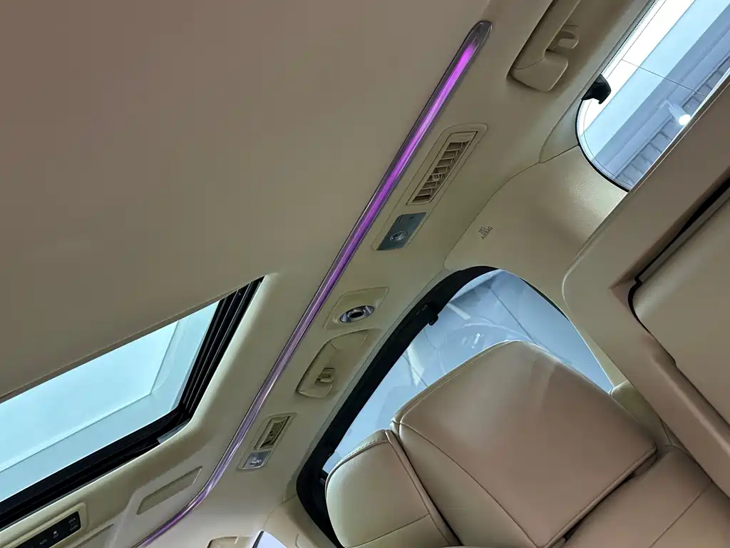 Toyota Alphard — миниатюра 34