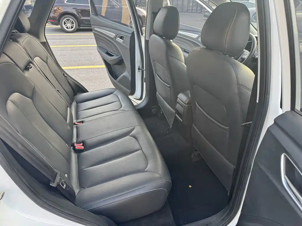 Roewe RX3 — миниатюра 12