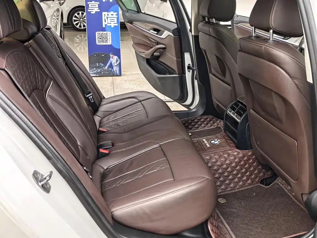 BMW 5 Series New Energy — миниатюра 11