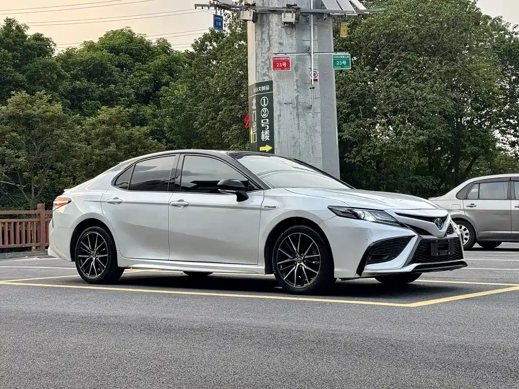 Toyota Camry — миниатюра 9