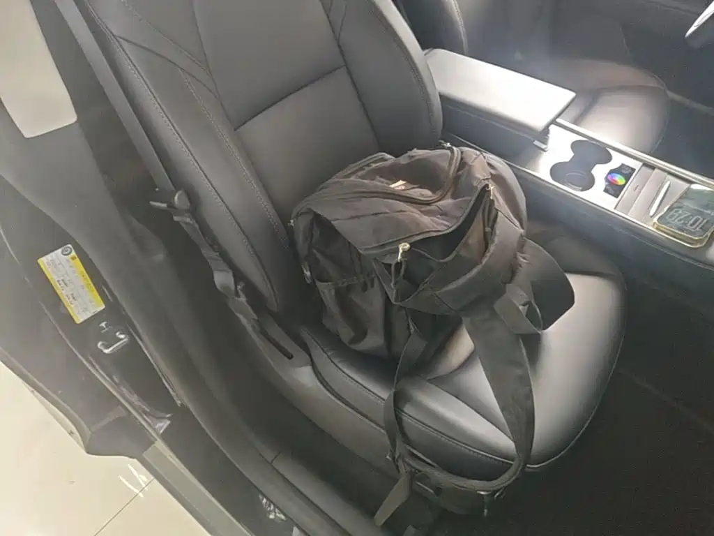 Tesla Model Y — миниатюра 25