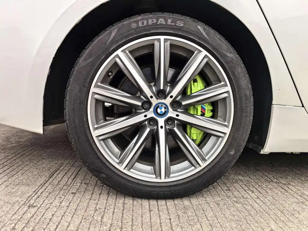 BMW 5 Series New Energy — миниатюра 20