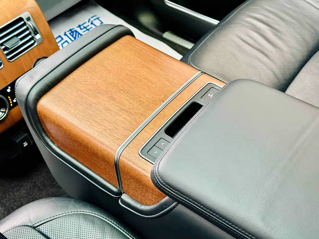 Land Rover Range Rover — миниатюра 16