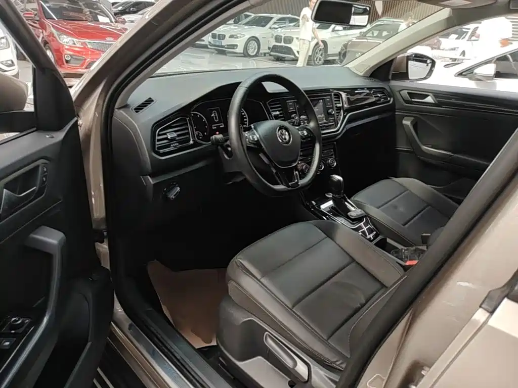 Volkswagen T-Roc — миниатюра 16