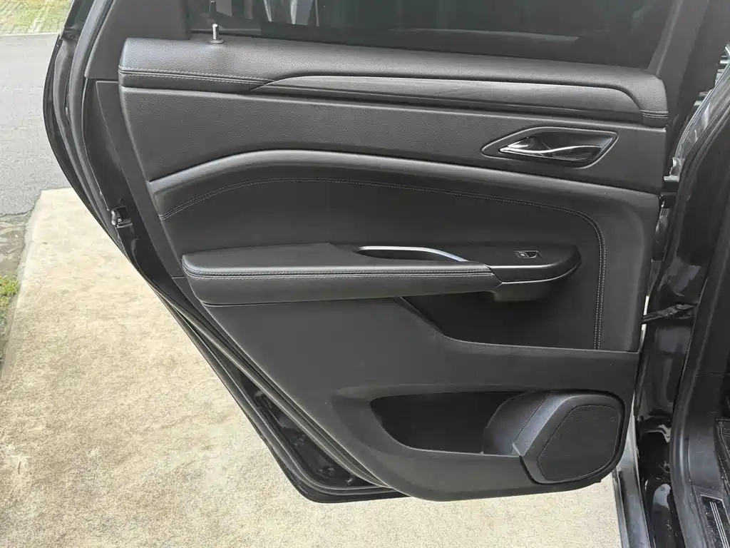 Cadillac SRX — миниатюра 15