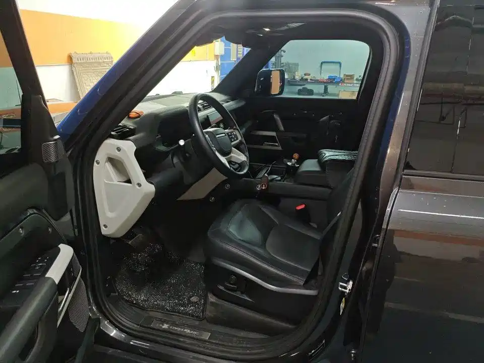 Land Rover Defender — миниатюра 2
