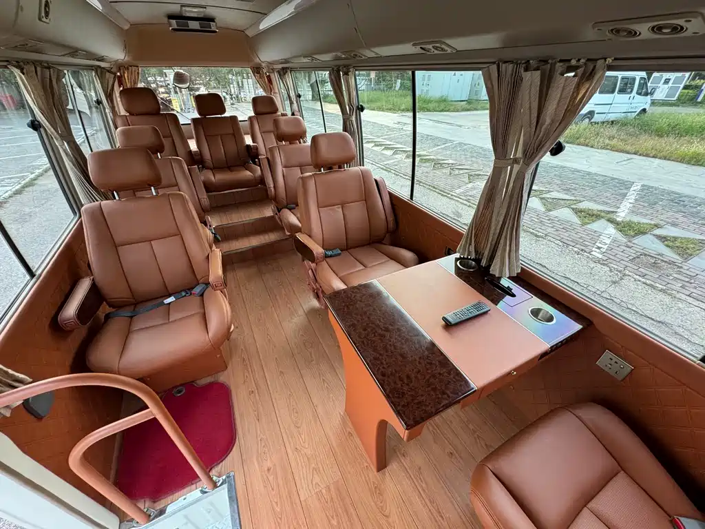 Toyota Coaster — миниатюра 13