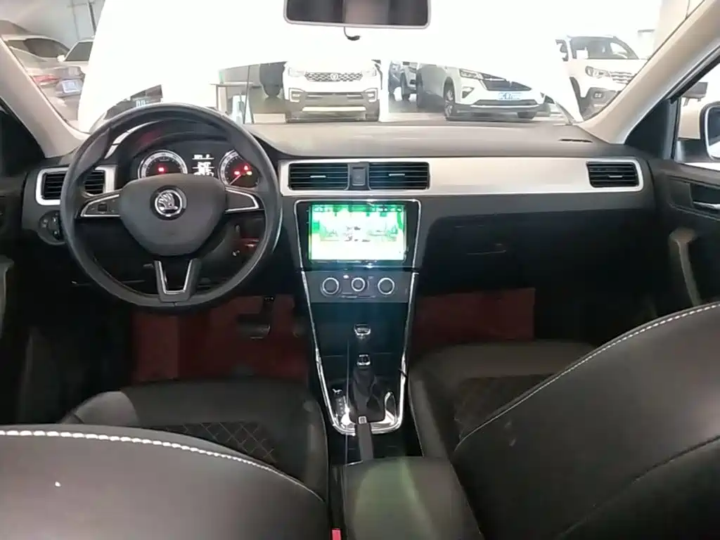 Skoda Rapid — миниатюра 10