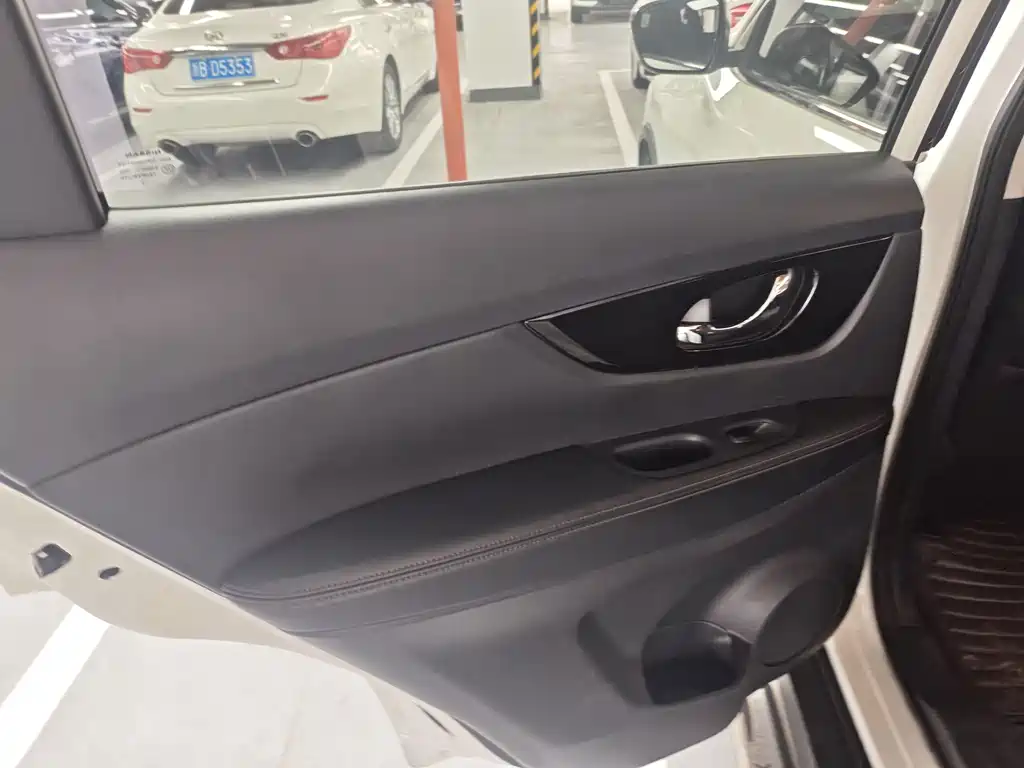 Nissan X-Trail — миниатюра 11