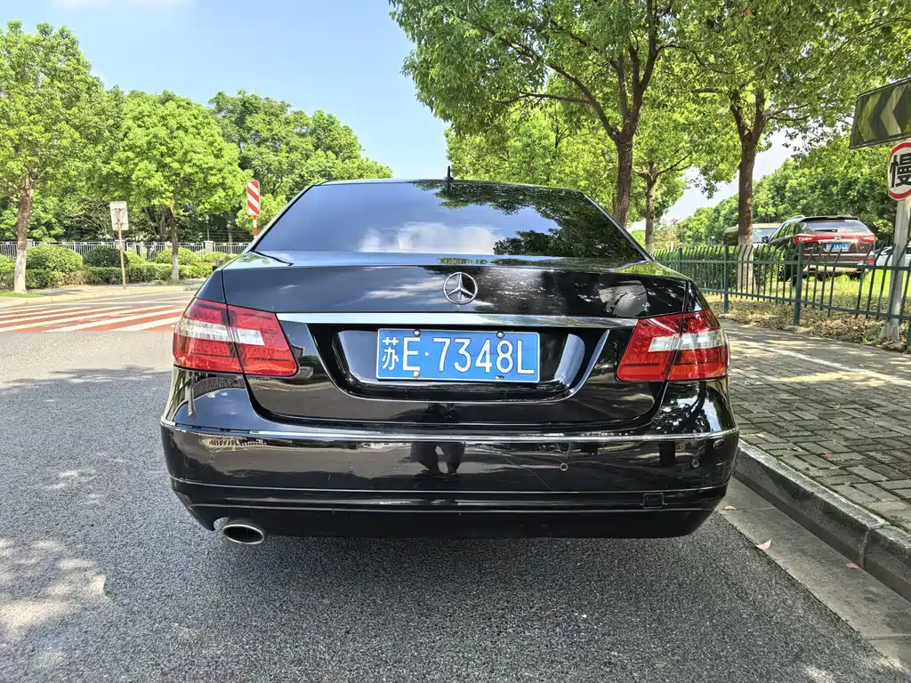 Mercedes-Benz E-Class — миниатюра 7