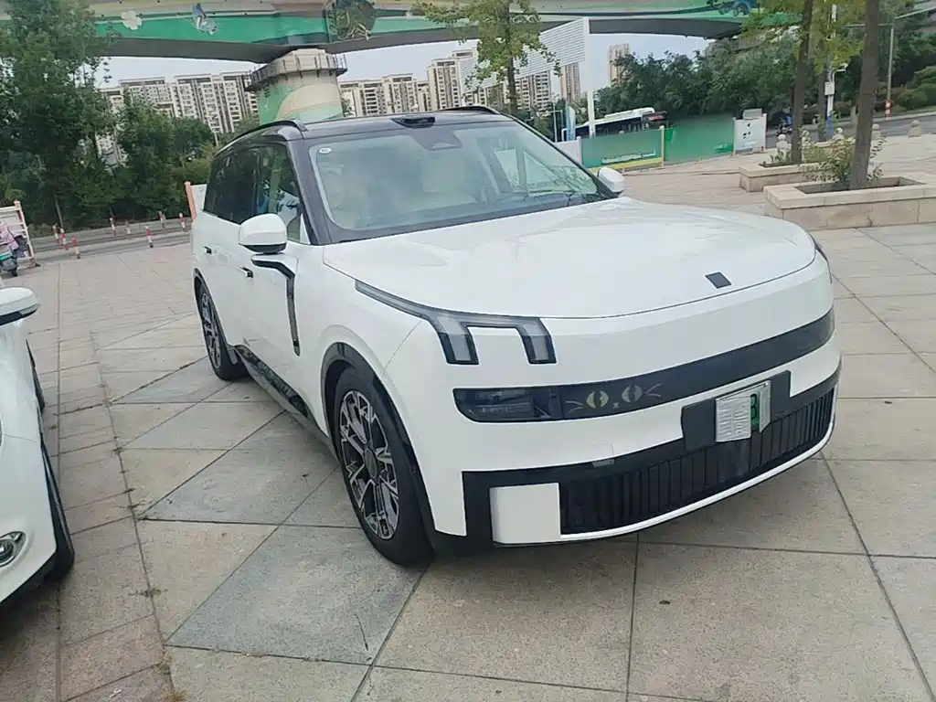Lynk & Co 900 2025 1.5T Ultra 6 мест