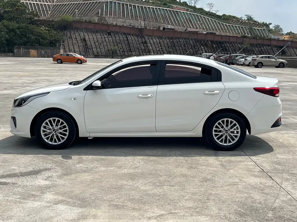 Kia K2 — миниатюра 8