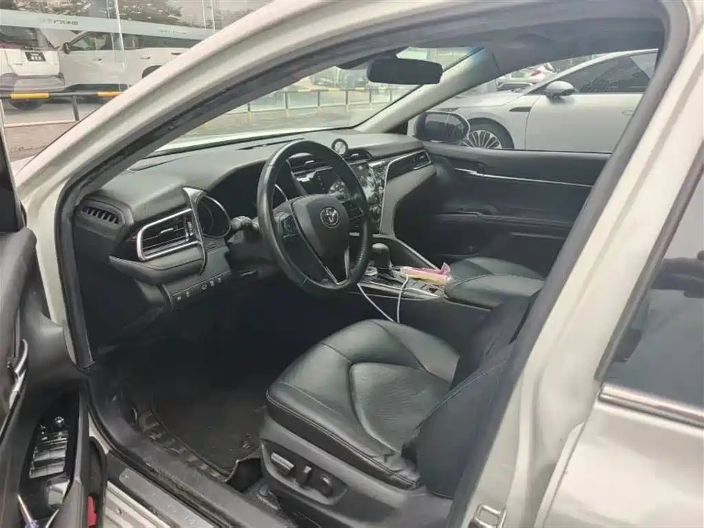 Toyota Camry 2019 2.0G Luxury