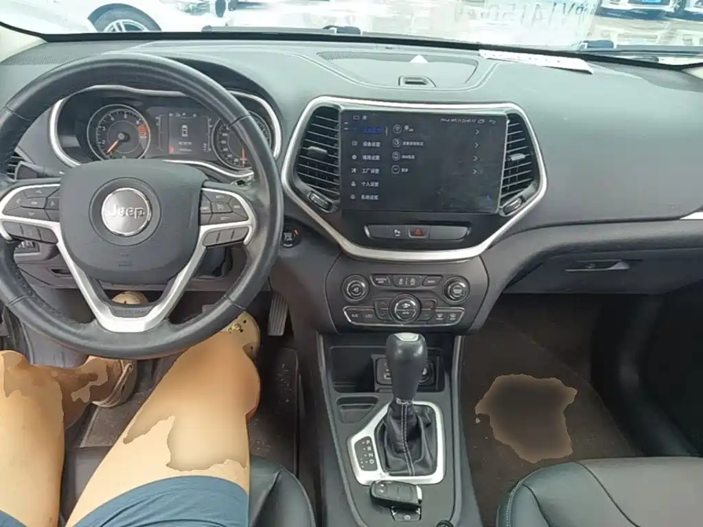 Jeep Cherokee — миниатюра 10