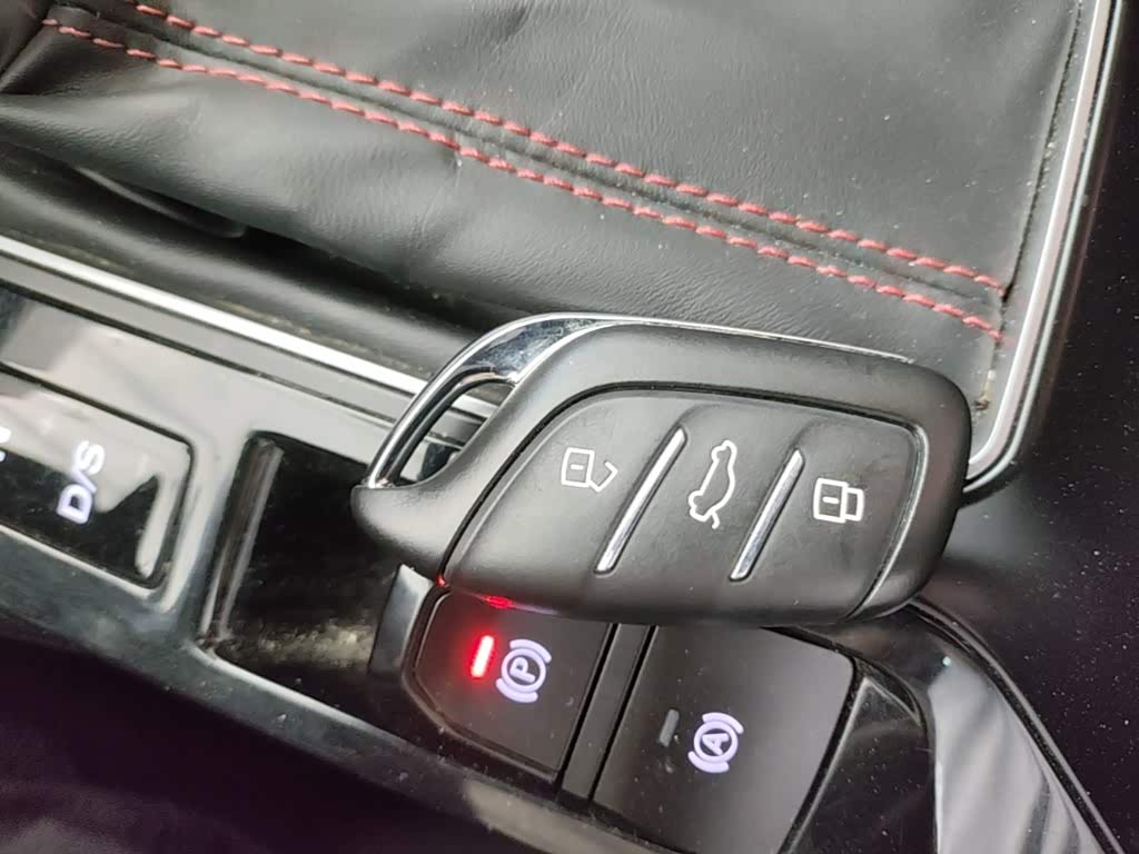 MG MG5 1.5 л 2021 г. желто-оранжевый, пробег 23300 км