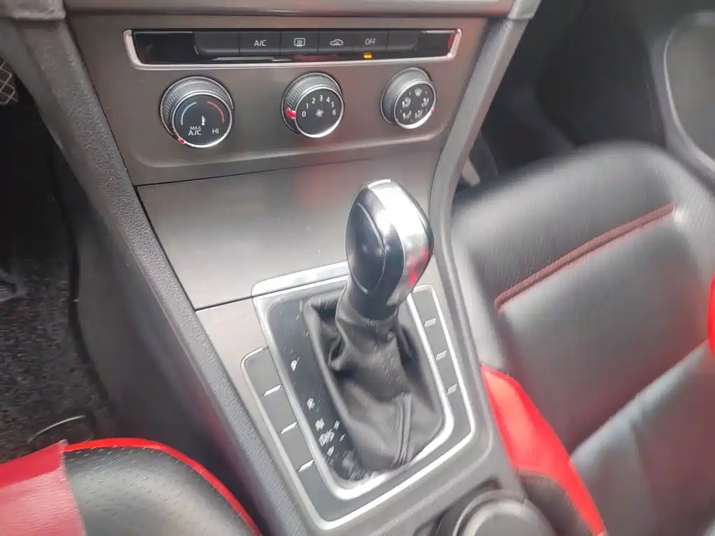 Volkswagen Golf — миниатюра 11