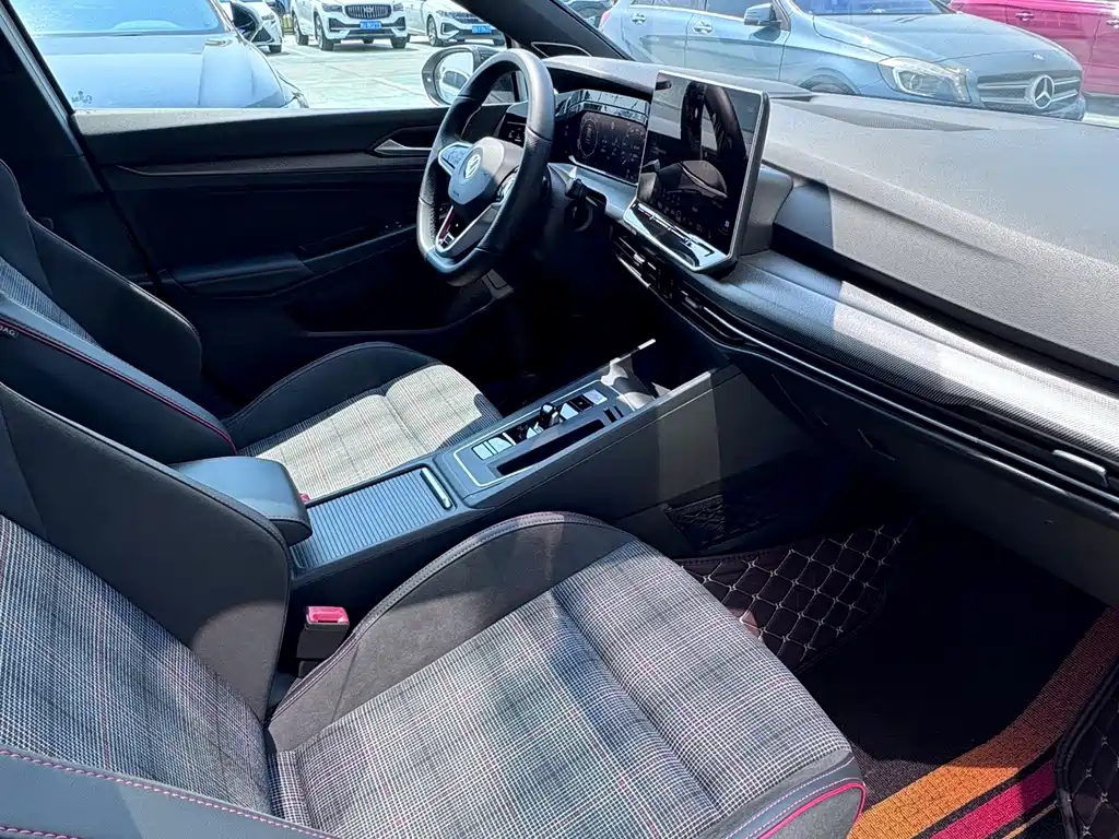 Volkswagen Golf GTI — миниатюра 11