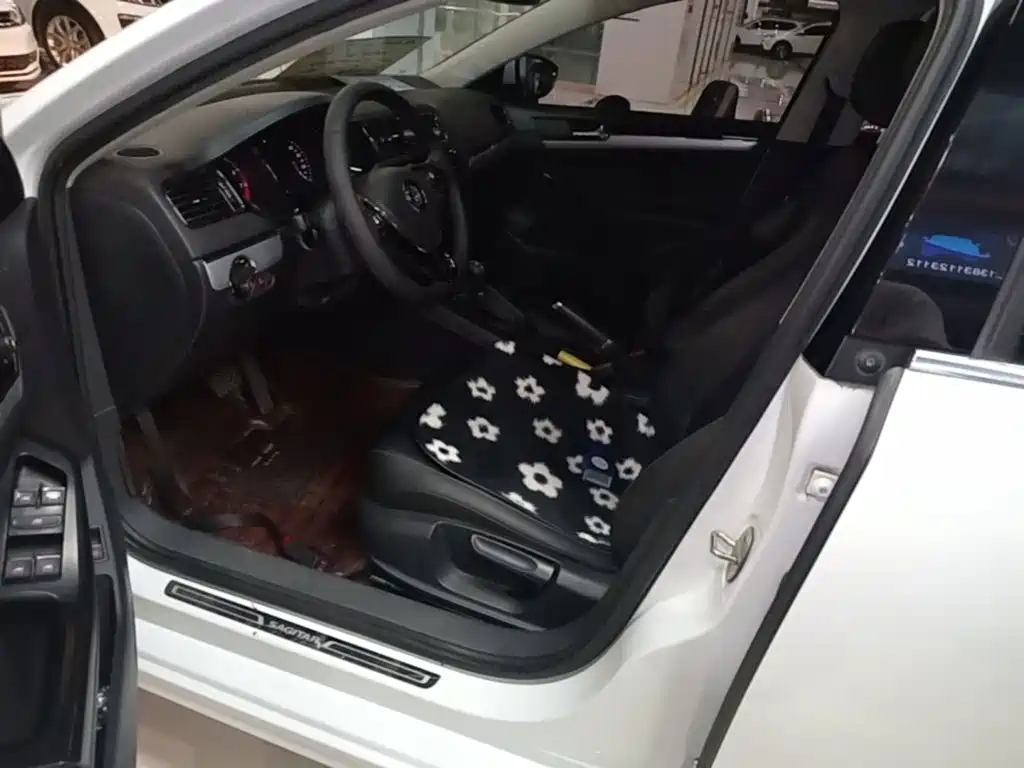 Volkswagen Sagitar — миниатюра 16