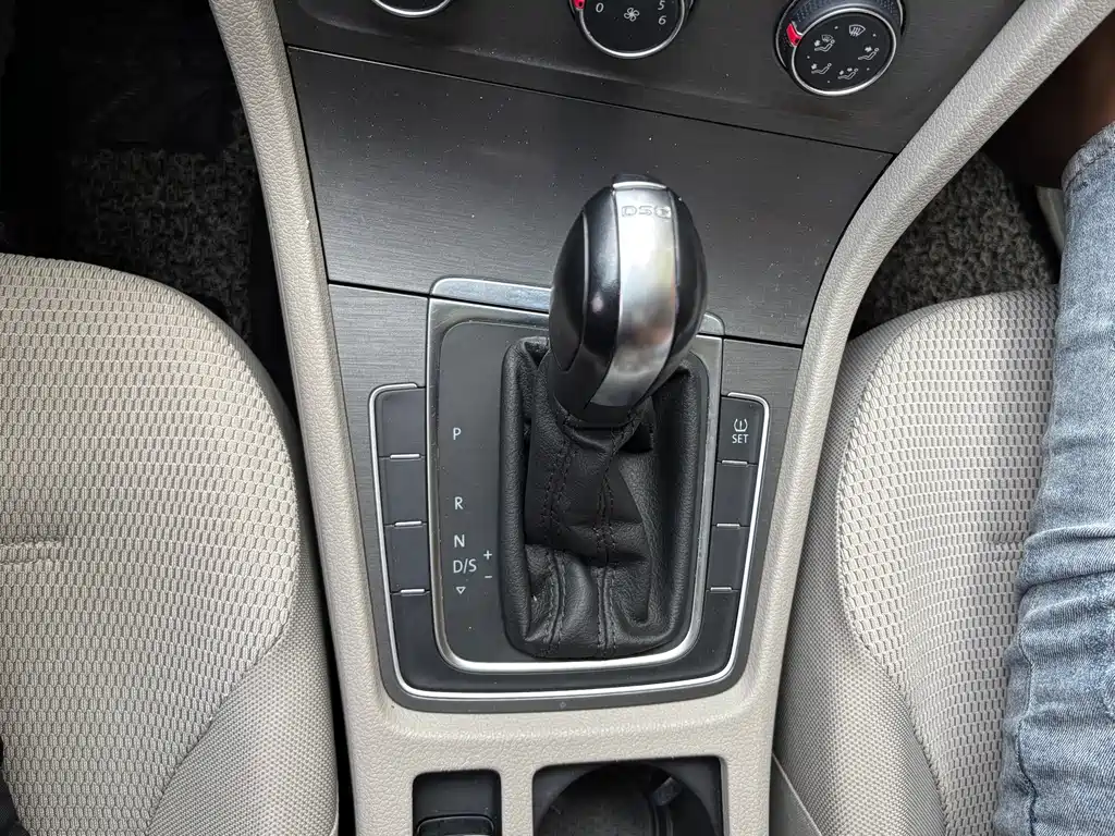 Volkswagen Golf — миниатюра 12