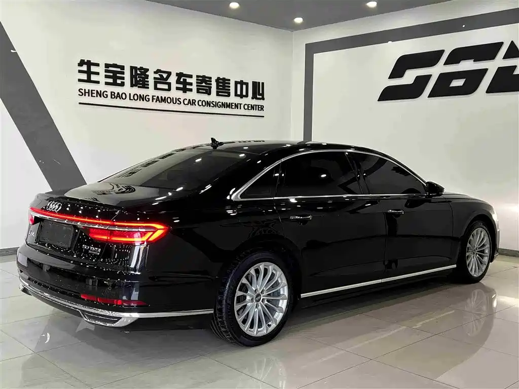 AUDI A8