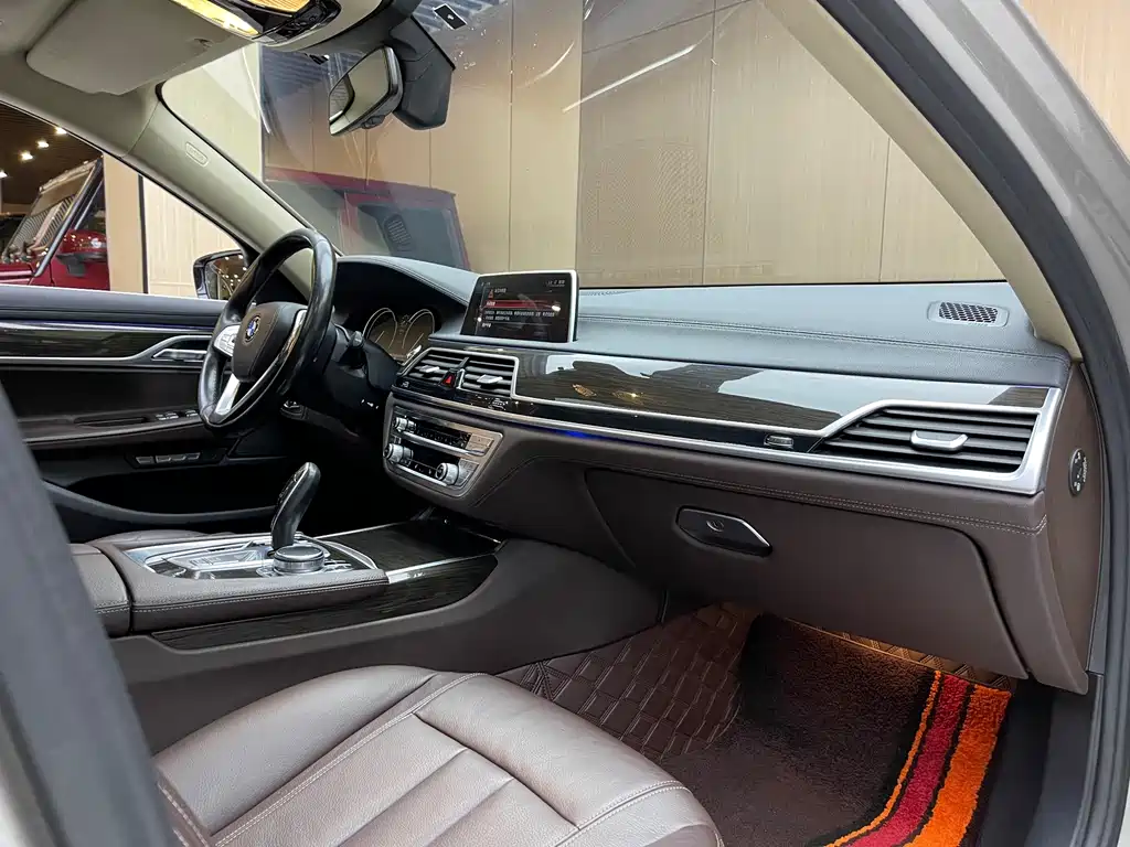 BMW 7 Series 7 2016 730Li Lead