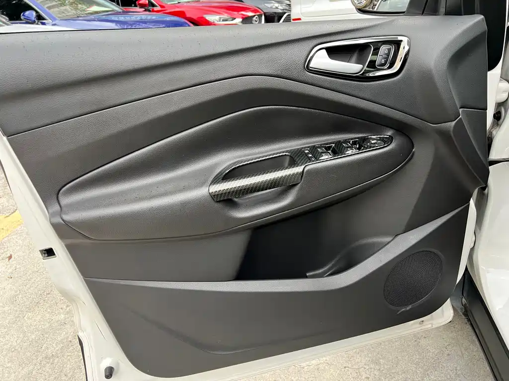 Ford Kuga — миниатюра 7