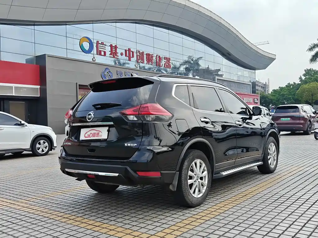 Nissan X-Trail — миниатюра 8