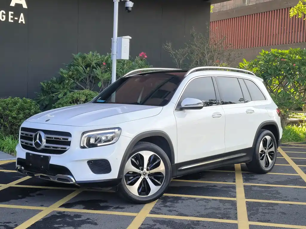 MERCEDES-BENZ GLB