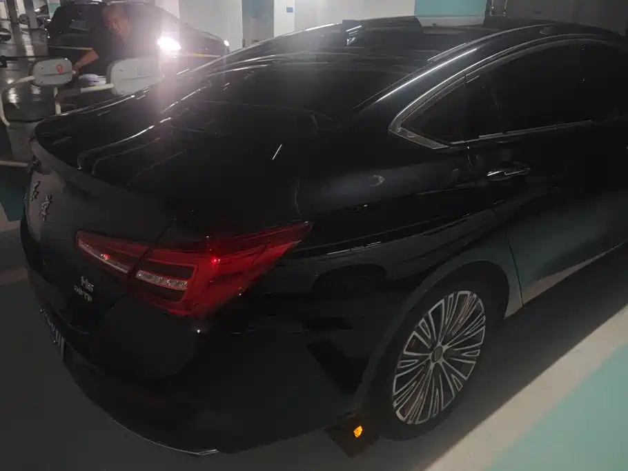 Hongqi Hongqi H5 — миниатюра 3