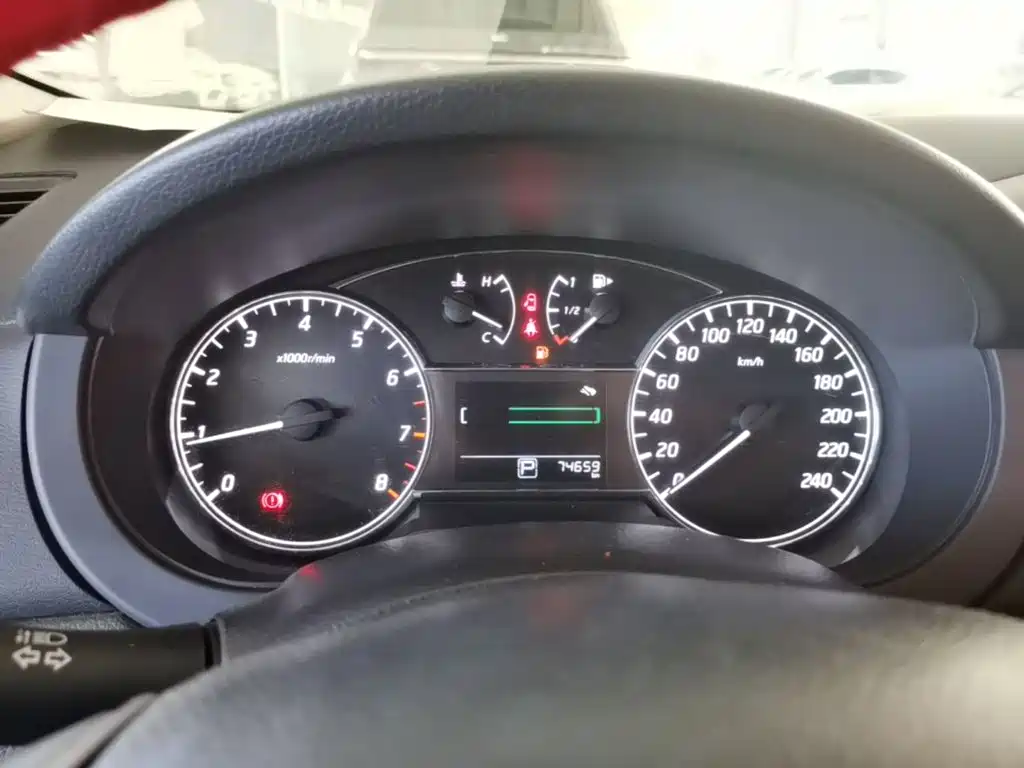 Nissan Tiida — миниатюра 12