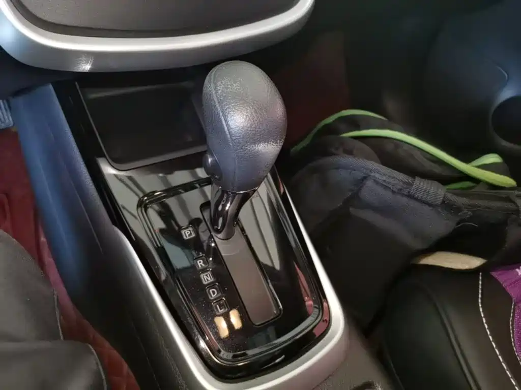 Nissan Tiida — миниатюра 14